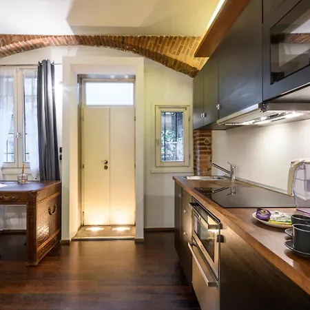Apartment Sforza 57 - Romantic Escape With Jacuzzi