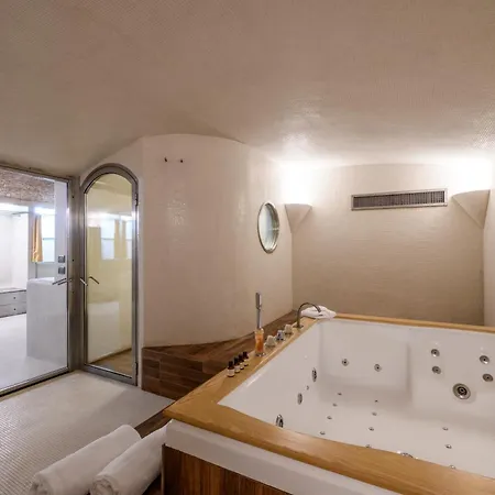 Sforza 57 - Romantic Escape With Jacuzzi Apartament